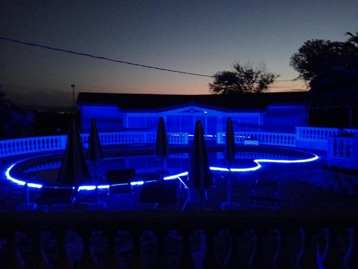 Country House Resort Villa Giardino Degli Eventi 法诺 外观 照片