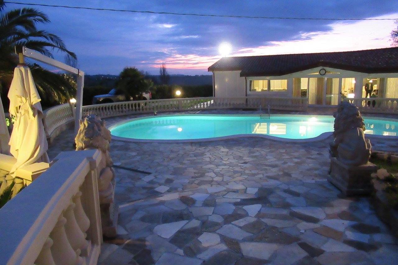 Country House Resort Villa Giardino Degli Eventi 法诺 外观 照片