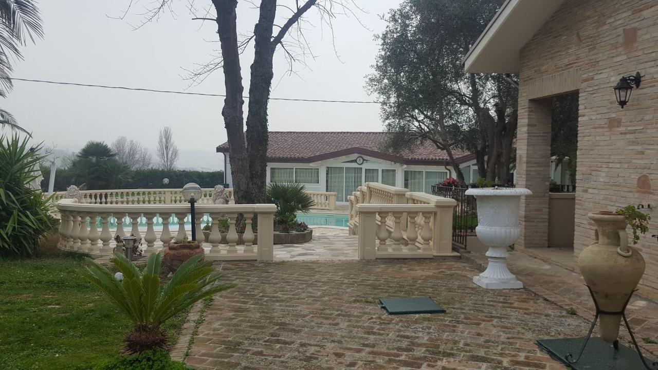 Country House Resort Villa Giardino Degli Eventi 法诺 外观 照片